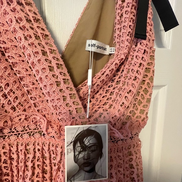 SELF PORTRAIT BOW- DETAIL TIERED GUIPURE LACE MINI PINK DRESS - Picture 2 of 6